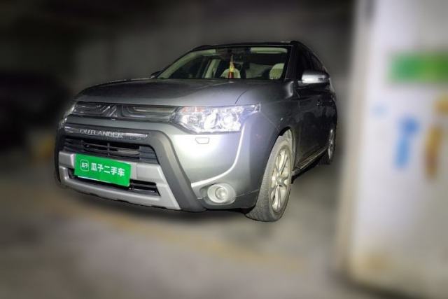 Used Mitsubishi Outlander 2013 2.4L Four-Wheel Drive Luxury Navigation Version 7 Seats