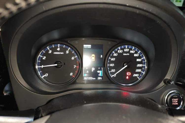 Used Mitsubishi Outlander 2013 2.4L Four-Wheel Drive Luxury Navigation Version 7 Seats Instrument Cluster