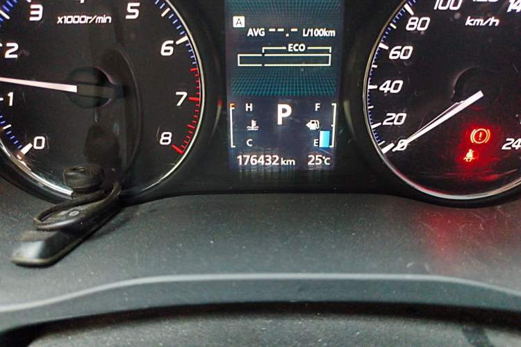 Used Mitsubishi Outlander 2013 2.4L 4x4 Luxury Navigation Edition 5 Seats Odometer Close Up