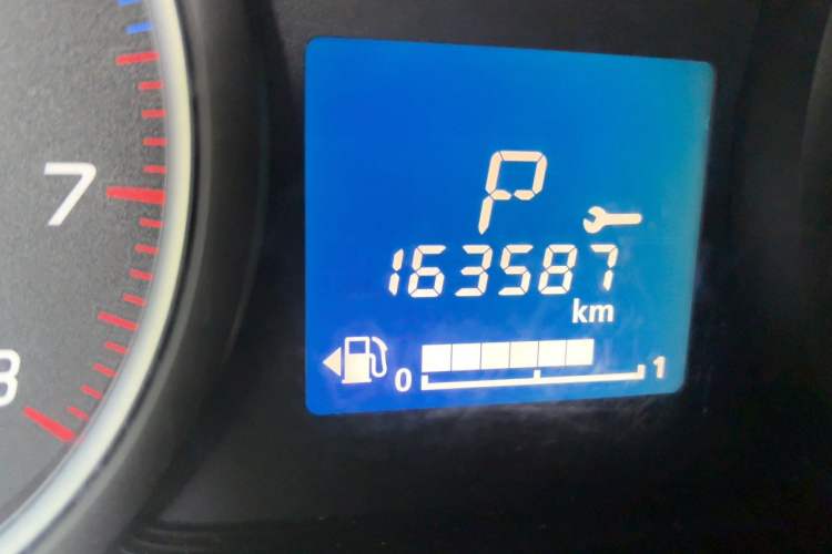 Used Mitsubishi Outlander 2013 2.0L Two-Wheel Drive Sport Navigation Version 5 Seats Odometer Close Up