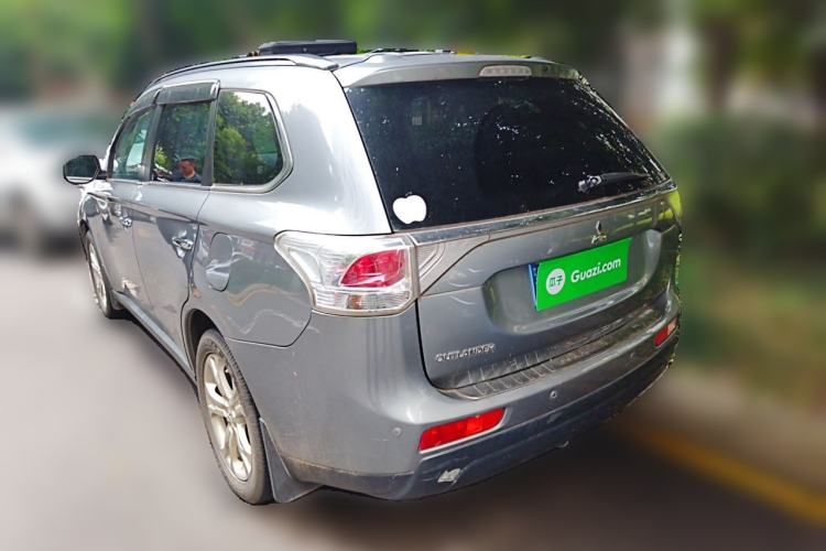 Used Mitsubishi Outlander 2013 2.4L 4x4 Luxury Navigation Edition 5 Seats Rear Left 45 Deg