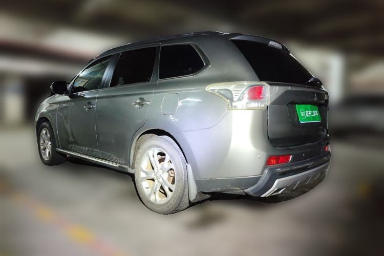 Used Mitsubishi Outlander 2013 2.4L Four-Wheel Drive Luxury Navigation Version 7 Seats Rear Left 45 Deg