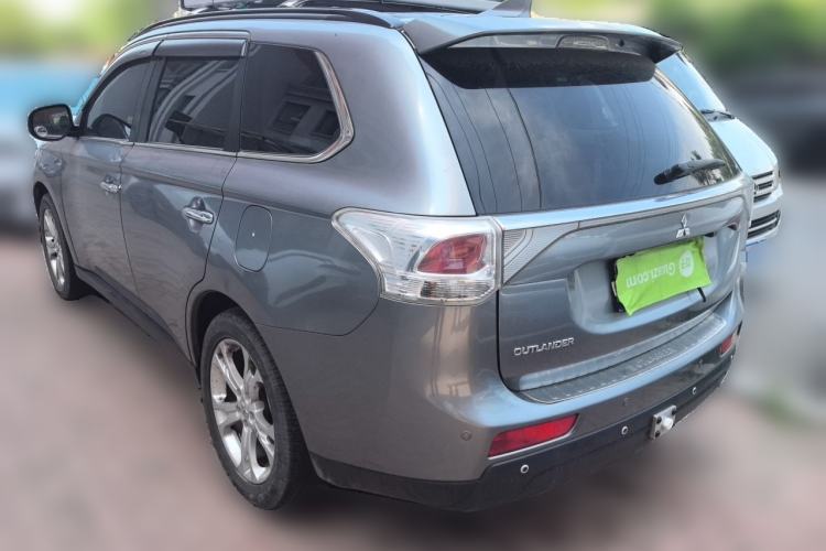 Used Mitsubishi Outlander 2013 2.4L 4x4 Luxury Navigation Edition 5 Seats Rear Left 45 Deg