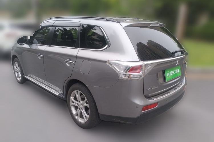 Used Mitsubishi Outlander 2013 2.4L 4x4 Luxury Navigation Edition 5 Seats Rear Left 45 Deg