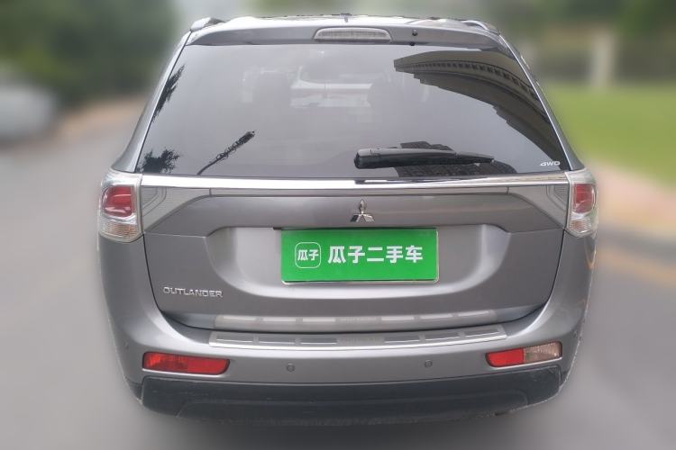 Used Mitsubishi Outlander 2013 2.4L 4x4 Luxury Navigation Edition 5 Seats Rear