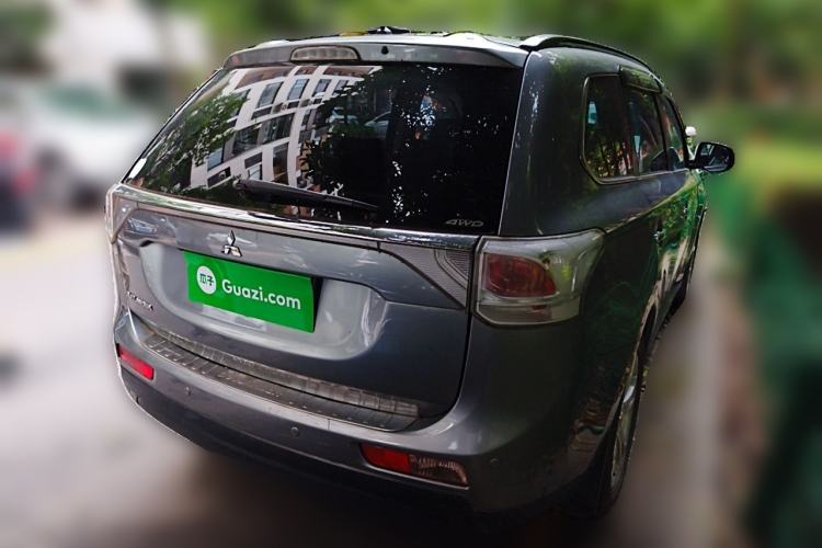 Used Mitsubishi Outlander 2013 2.4L 4x4 Luxury Navigation Edition 5 Seats Rear Right 45 Deg