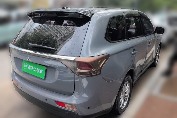 Used Mitsubishi Outlander 2013 2.0L Two-Wheel Drive Sport Navigation Version 5 Seats Rear Right 45 Deg