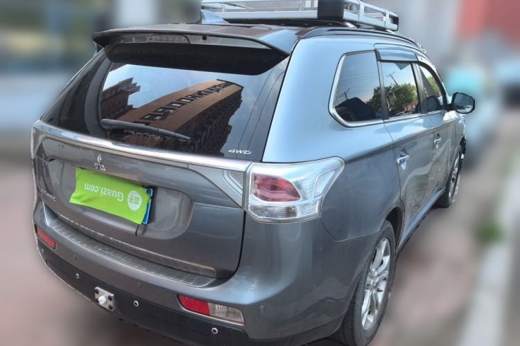 Used Mitsubishi Outlander 2013 2.4L 4x4 Luxury Navigation Edition 5 Seats Rear Right 45 Deg