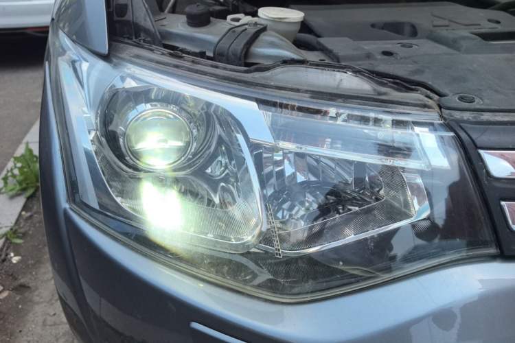 Used Mitsubishi Outlander 2013 2.4L 4x4 Luxury Navigation Edition 5 Seats Right Front Headlight