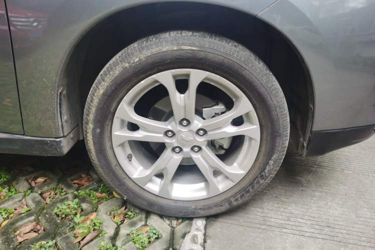 Used Mitsubishi Outlander 2013 2.4L 4x4 Luxury Navigation Edition 5 Seats Right Front Wheel Hub