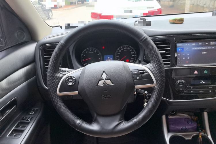 Used Mitsubishi Outlander 2013 2.0L Two-Wheel Drive Sport Navigation Version 5 Seats Steering Wheel