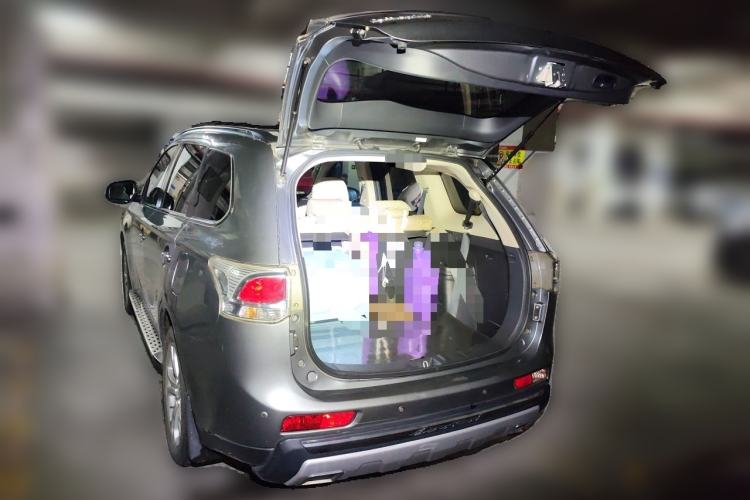 Used Mitsubishi Outlander 2013 2.4L Four-Wheel Drive Luxury Navigation Version 7 Seats Trunk