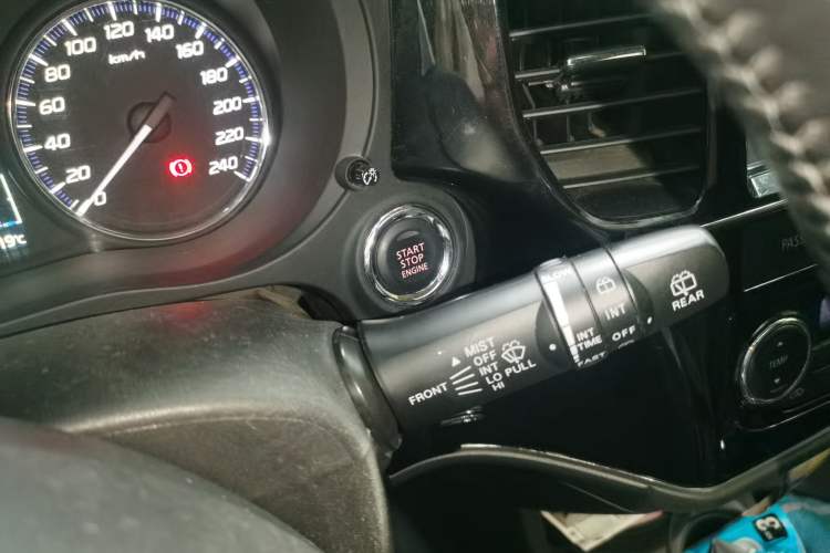 Used Mitsubishi Outlander 2013 2.4L 4x4 Luxury Navigation Edition 5 Seats Vehicle Key