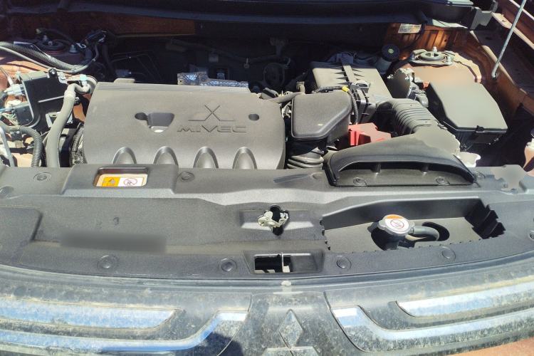 Used Mitsubishi Outlander 2013 2.4L 4x4 Luxury Navigation Edition 5 Seats Engine Bay