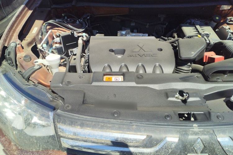 Used Mitsubishi Outlander 2013 2.4L 4x4 Luxury Navigation Edition 5 Seats Engine Bay Right