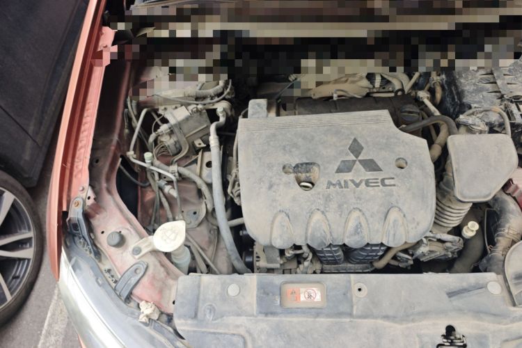 Used Mitsubishi Outlander 2013 2.4L Four-Wheel Drive Elite GT Version 7 Seats Engine Bay Right