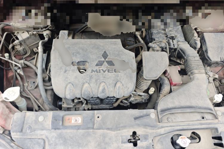 Used Mitsubishi Outlander 2013 2.4L Four-Wheel Drive Elite GT Version 7 Seats Engine Bay
