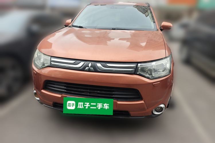 Used Mitsubishi Outlander 2013 2.4L Four-Wheel Drive Elite GT Version 7 Seats Front