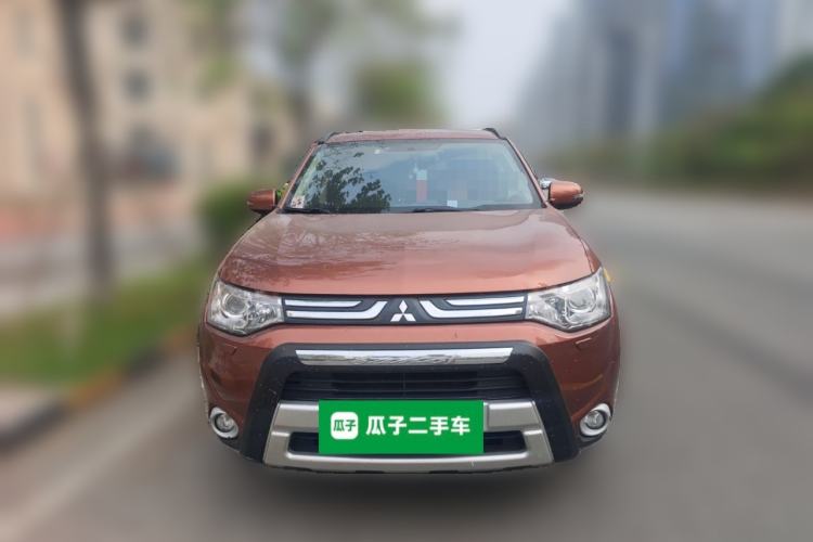 Used Mitsubishi Outlander 2013 2.4L Four-Wheel Drive Luxury Navigation Version 7 Seats Front
