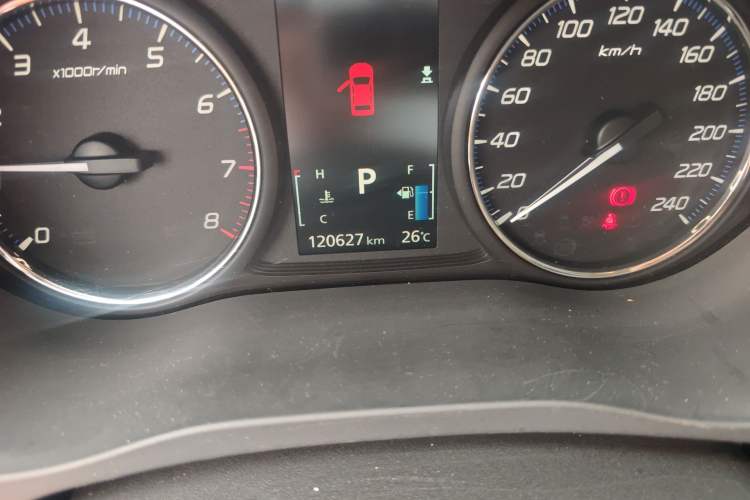 Used Mitsubishi Outlander 2013 2.4L Four-Wheel Drive Luxury Navigation Version 7 Seats Odometer Close Up