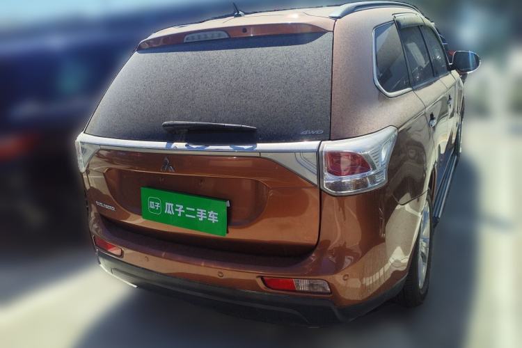 Used Mitsubishi Outlander 2013 2.4L 4x4 Luxury Navigation Edition 5 Seats Rear