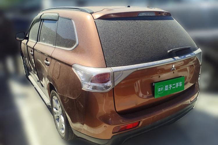 Used Mitsubishi Outlander 2013 2.4L 4x4 Luxury Navigation Edition 5 Seats Rear Left 45 Deg
