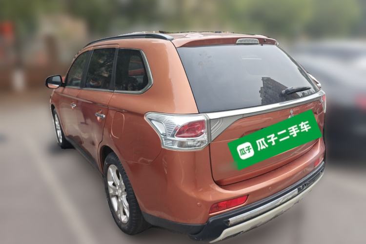 Used Mitsubishi Outlander 2013 2.4L Four-Wheel Drive Elite GT Version 7 Seats Rear Left 45 Deg