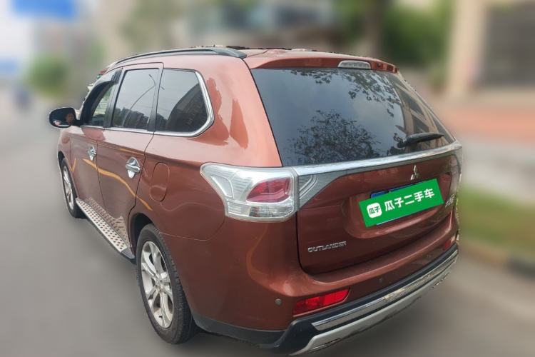 Used Mitsubishi Outlander 2013 2.4L Four-Wheel Drive Luxury Navigation Version 7 Seats Rear Left 45 Deg