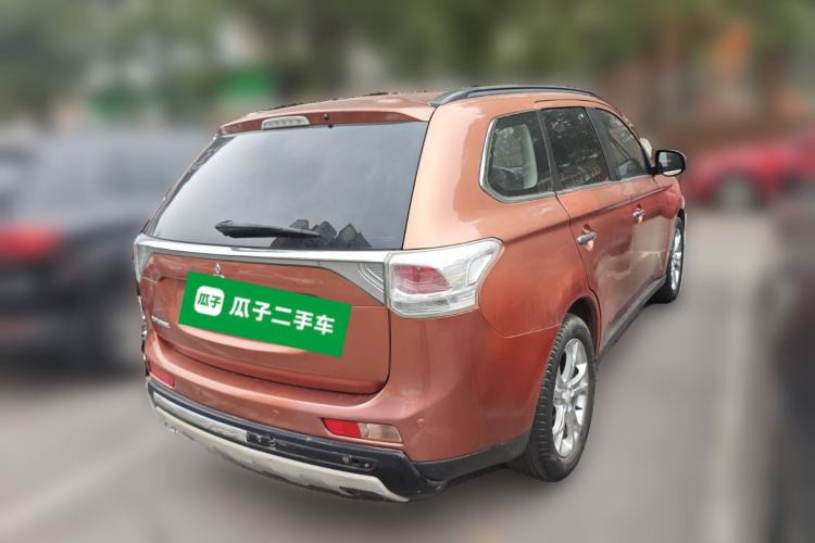 Used Mitsubishi Outlander 2013 2.4L Four-Wheel Drive Elite GT Version 7 Seats Rear Right 45 Deg