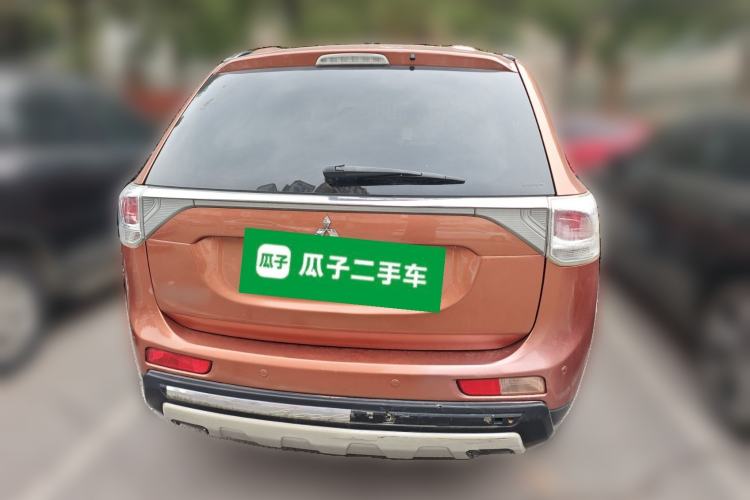 Used Mitsubishi Outlander 2013 2.4L Four-Wheel Drive Elite GT Version 7 Seats Rear