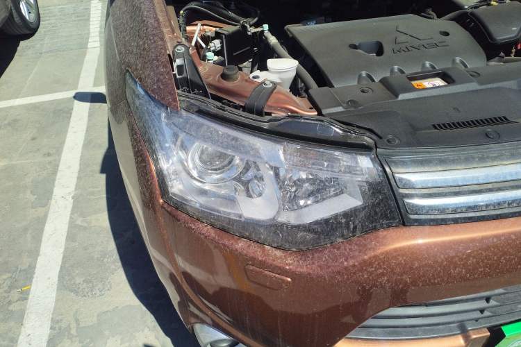 Used Mitsubishi Outlander 2013 2.4L 4x4 Luxury Navigation Edition 5 Seats Right Front Headlight