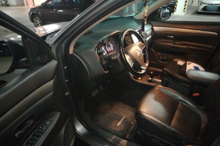 Used Mitsubishi Outlander 2013 2.4L 4x4 Luxury Navigation Edition 5 Seats Driver Seat