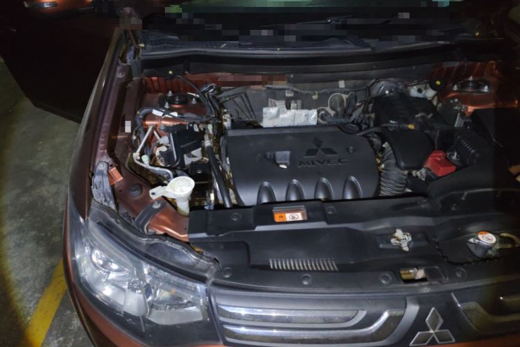 Used Mitsubishi Outlander 2013 2.4L 4x4 Luxury Navigation Edition 5 Seats Engine Bay Right