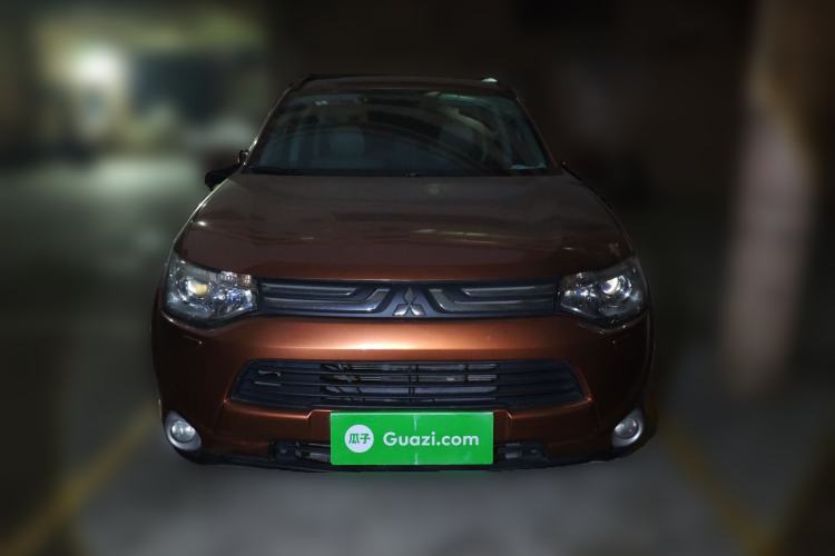 Used Mitsubishi Outlander 2013 2.4L 4x4 Luxury Navigation Edition 5 Seats Front