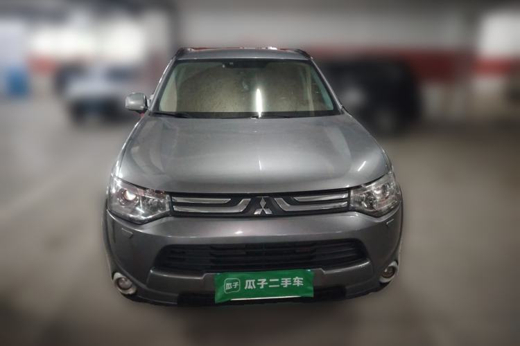 Used Mitsubishi Outlander 2013 2.4L 4x4 Luxury Navigation Edition 5 Seats Front