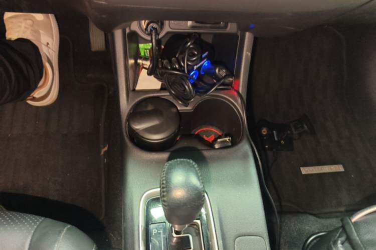 Used Mitsubishi Outlander 2013 2.4L 4x4 Luxury Navigation Edition 5 Seats Gear Lever