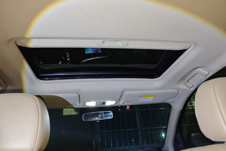 Used Mitsubishi Outlander 2013 2.4L 4x4 Luxury Navigation Edition 5 Seats Headliner