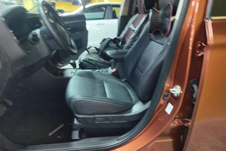 Used Mitsubishi Outlander 2013 2.4L 4x4 Luxury Navigation Edition 5 Seats Left Front Seat