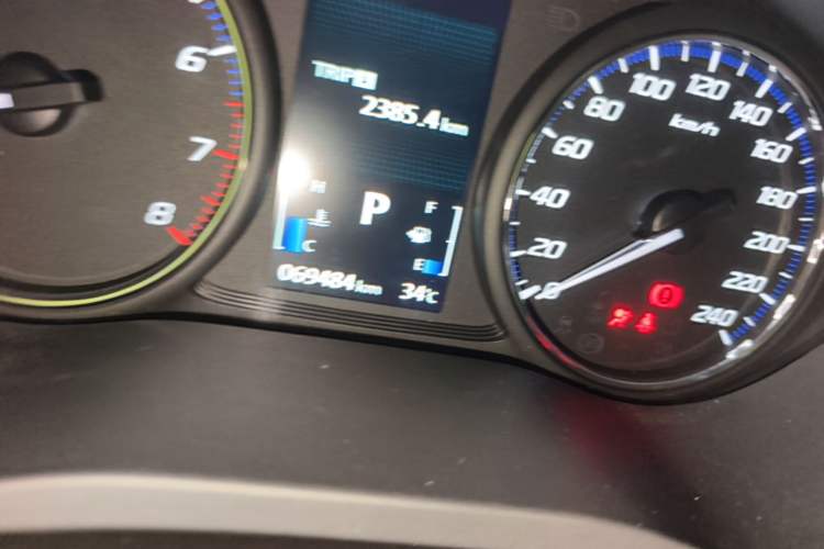 Used Mitsubishi Outlander 2013 2.4L 4x4 Luxury Navigation Edition 5 Seats Odometer Close Up