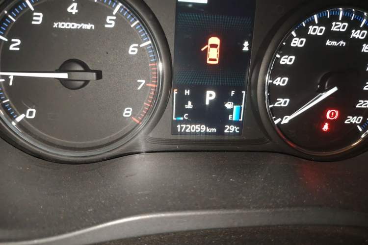 Used Mitsubishi Outlander 2013 2.4L 4x4 Luxury Navigation Edition 5 Seats Odometer Close Up