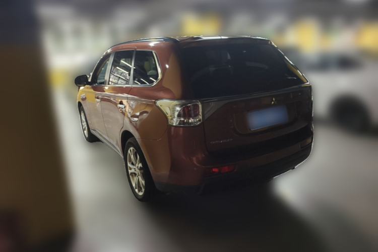 Used Mitsubishi Outlander 2013 2.4L 4x4 Luxury Navigation Edition 5 Seats Rear Left 45 Deg