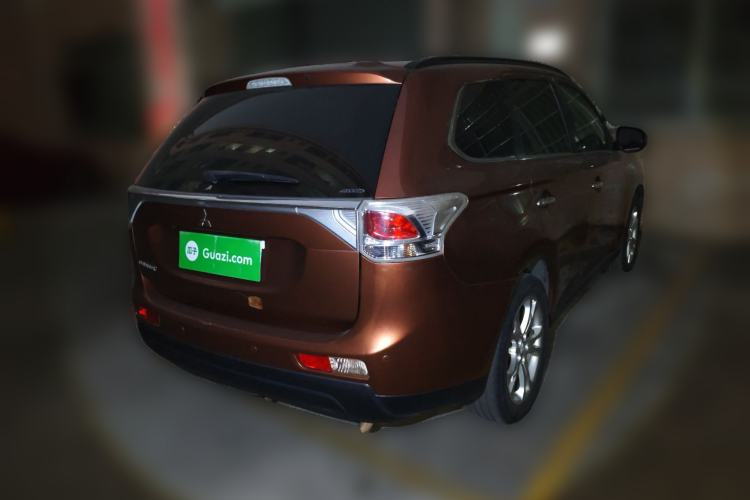 Used Mitsubishi Outlander 2013 2.4L 4x4 Luxury Navigation Edition 5 Seats Rear Right 45 Deg