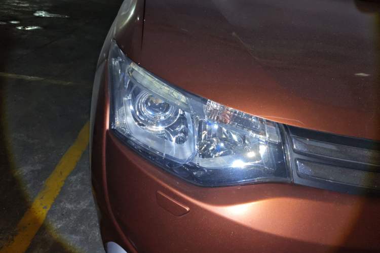 Used Mitsubishi Outlander 2013 2.4L 4x4 Luxury Navigation Edition 5 Seats Right Front Headlight