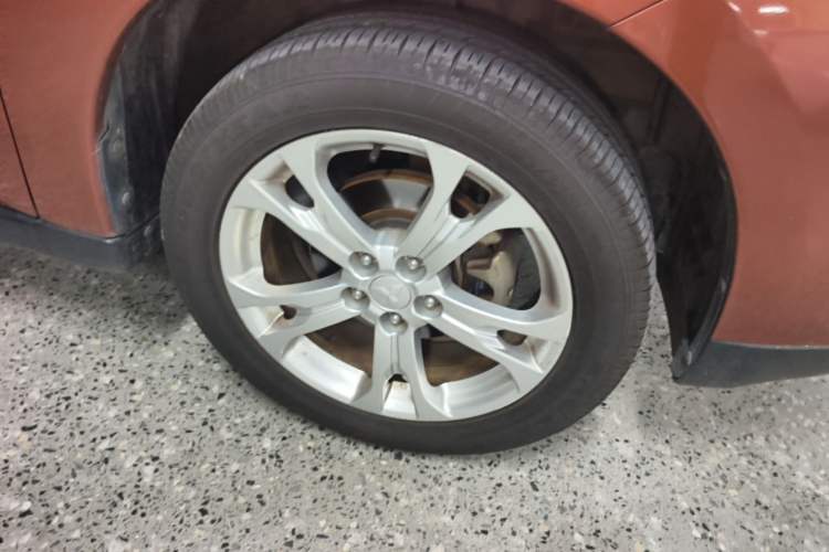 Used Mitsubishi Outlander 2013 2.4L 4x4 Luxury Navigation Edition 5 Seats Right Front Wheel Hub