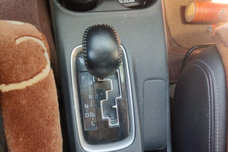 Used Mitsubishi Outlander 2013 2.4L 4x4 Luxury Navigation Edition 5 Seats Gear Lever