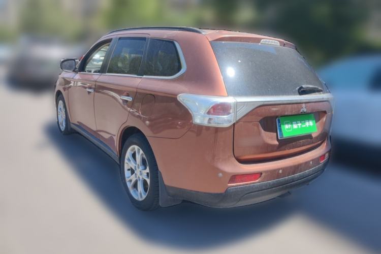 Used Mitsubishi Outlander 2013 2.4L 4x4 Luxury Navigation Edition 5 Seats Rear Left 45 Deg