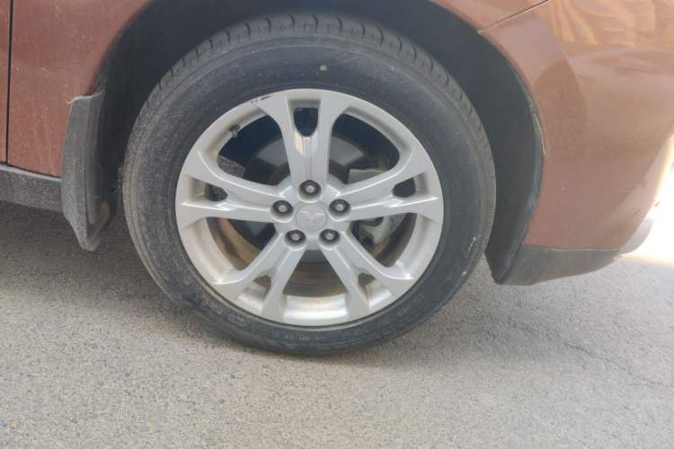 Used Mitsubishi Outlander 2013 2.4L 4x4 Luxury Navigation Edition 5 Seats Right Front Wheel Hub