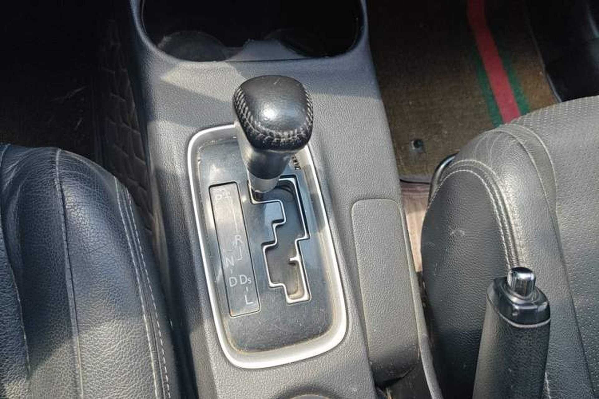 Used Mitsubishi Outlander 2013 2.4L 4x4 Luxury Navigation Edition 5 Seats Gear Lever