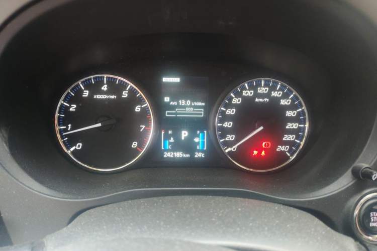 Used Mitsubishi Outlander 2013 2.4L Four-Wheel Drive Luxury Navigation Version 7 Seats Instrument Cluster