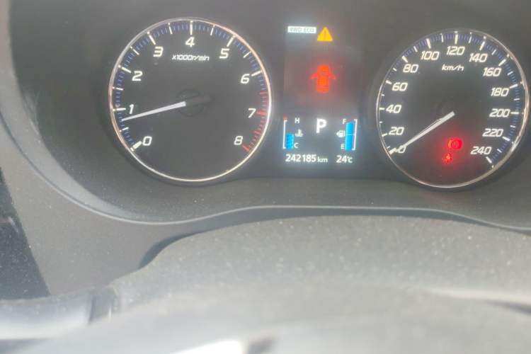 Used Mitsubishi Outlander 2013 2.4L Four-Wheel Drive Luxury Navigation Version 7 Seats Odometer Close Up